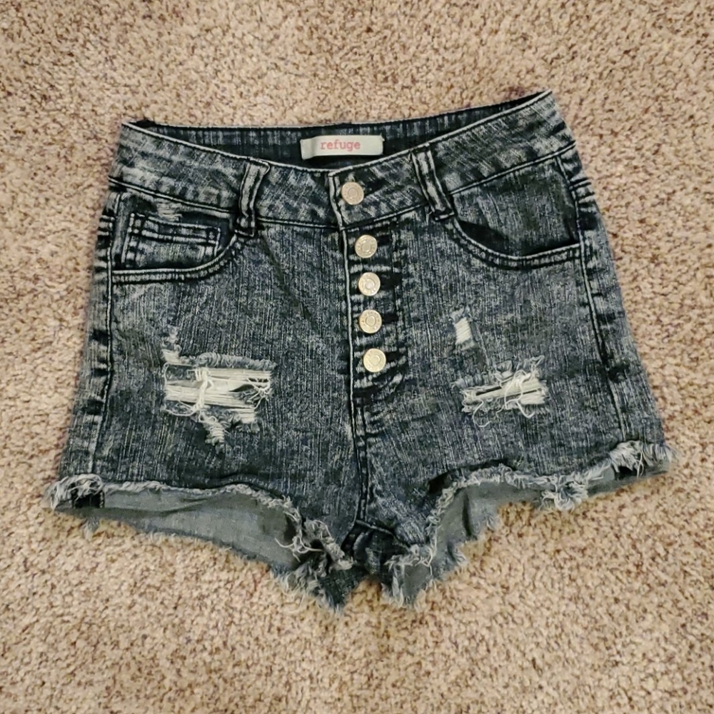 *SOLD*Refuge sz 2 high-waisted shorts